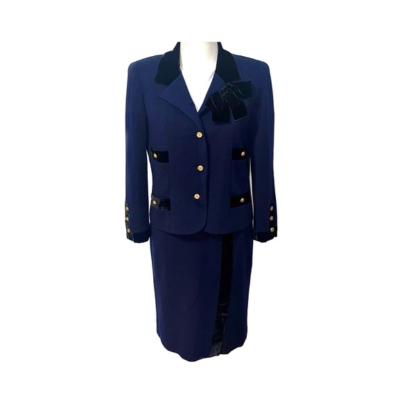 CHANEL Vintage 1980’s Matching Navy Blue Suit and Skirt Set with Black Velvet 40 - Picture 16 of 16